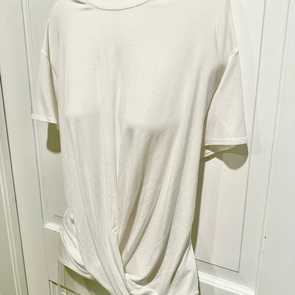 Eddie Bauer White twist front crew neck Women's Top - Picture 4 of 6